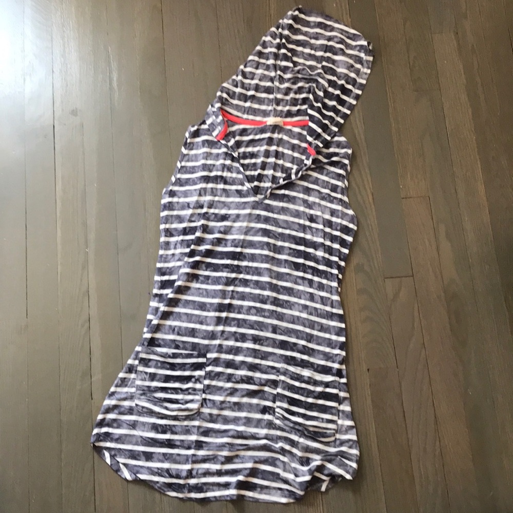 Navy and white striped hooded beach cover up 🌞
